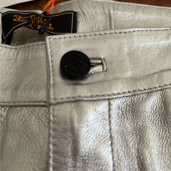 Von Dutch Silver Metallic Jean-Style Shorts New with tags - Picture 6 of 8